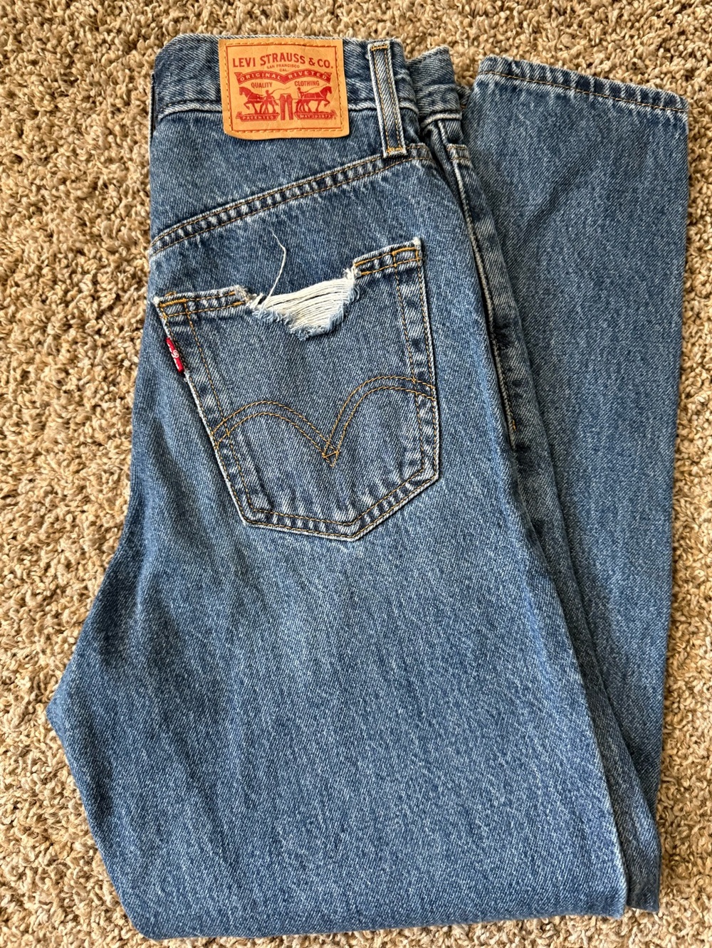 Levi's Men's Medium Blue Straight-Leg Jeans with Back Pocket Distress